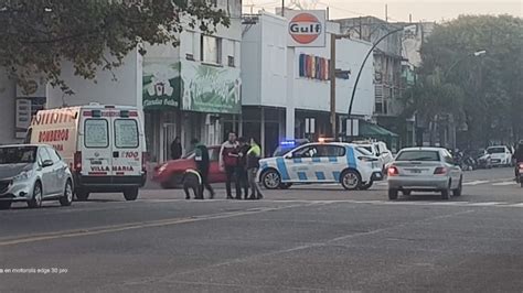 Choque En Pleno Centro El Conductor De La Moto Tuvo Lesiones Leves Y