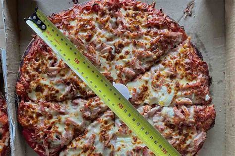 Pizza Sizes And Crusts Comparisons Of Big Chain Pizza