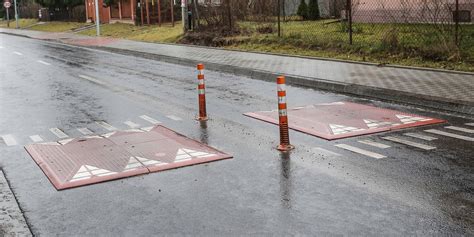 Drogowy Absurd W Krakowie Ustawili Prog W Zwalniaj Cych Na Jednej Ulicy