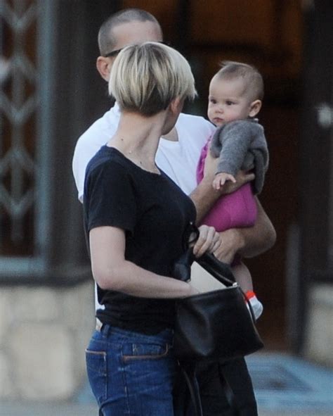 Scarlett Johansson Steps Out With New Husband & Baby - Celeb Bistro