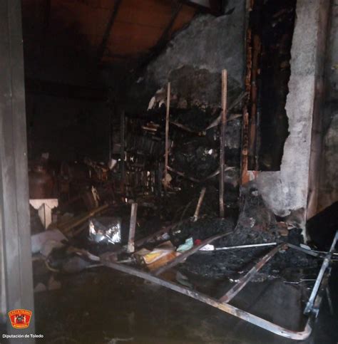 Un Incendio Calcina Una Vivienda En Hinojosa De San Vicente La Voz