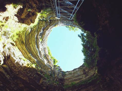 Les Gouffres Naturels Les Plus Impressionnants De France