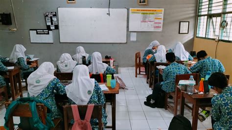 Penuh Antusias Semua Siswa Kelas Ix Mtsn Sleman Ikuti Kompetisi