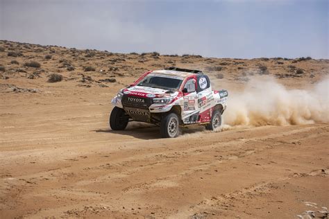 Catarinense é primeira brasileira a competir como pilota no rali Dakar