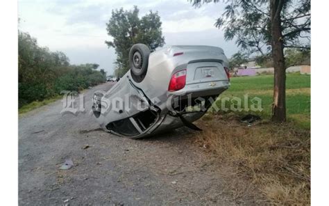 Vuelcan Un Auto Del Gobierno De Tetlatlahuca El Sol De Tlaxcala