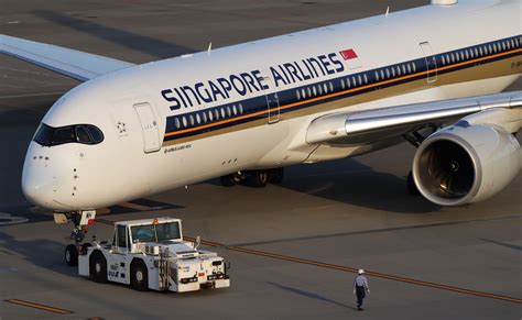 How Do Singapore Airlines Checked Baggage Allowances Vary