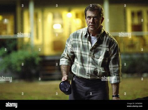 MEL GIBSON, SIGNS, 2002 Stock Photo - Alamy