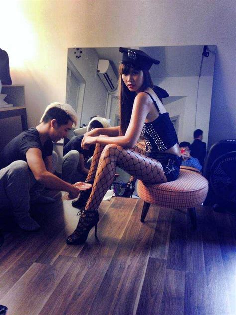 Mai Ph Ng Th Y Khoe Nh Di N Bikini Hawaii