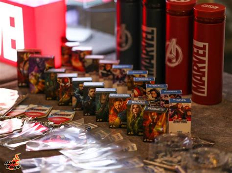 Hot Toys faz impressionante exibição estátuas gigantes de Vingadores Ultimato em Hong Kong