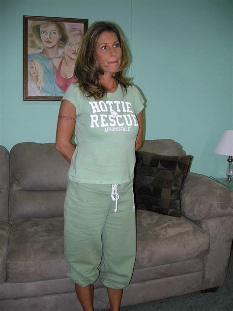 Mature MILF Leeanna Heart Shows Her Fake Tits Her Trimmed Pussy