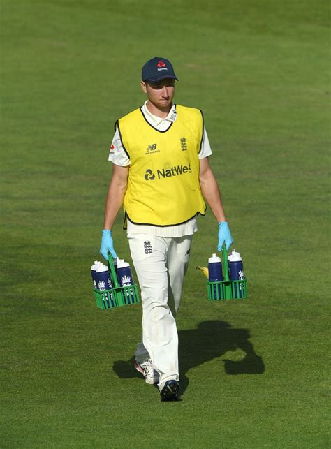 England 12th man James Bracey runs drinks | ESPNcricinfo.com