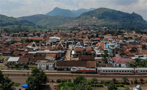 Stasiun Kereta Api Aktif Tertinggi Di Indonesia Antara Foto