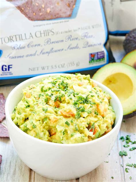 Easy Guacamole Recipe - Only 8 Ingredients and 5 Minutes Needed!