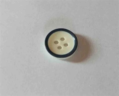 White Base Round 4 Hole Plastic Garment Buttons Size Dimension 12