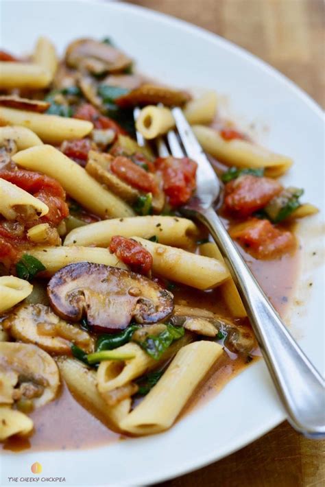 Creamy Spinach and Mushroom Pasta (Tomato Sauce) (Vegan) - The Cheeky ...