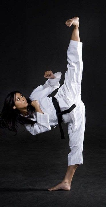 Pin By Ivanov Vivas On Martial Arts Women Karate Martial Arts Women