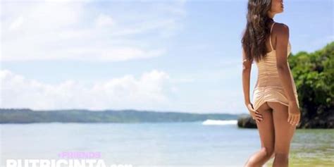 Hot Model Putri Cinta Run Freely Along The Beach Naked Tnaflix