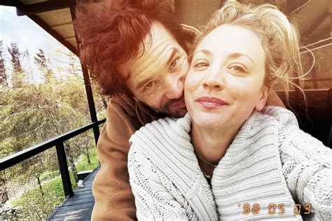 Kaley Cuoco Y Tom Pelphrey Celebran El Primer Aniversario Con Su Hija