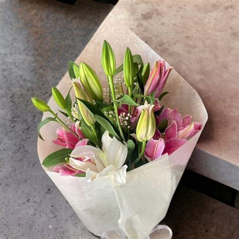 Six Beautiful Lily Flower Bouquet - Flowers to Nepal - FTN