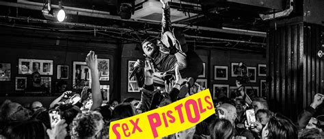 Billie Joe Armstrong Sings Anarchy In The Uk With The Sex Pistols