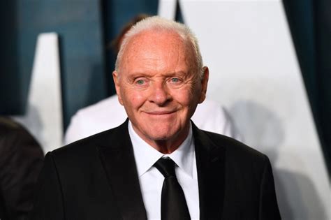 Anthony Hopkins celebró sus 47 años sin beber alcohol y animó a que más