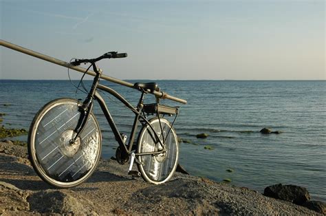 Solar Bike Is A Green Two Wheeler With Integrated Solar Panels It