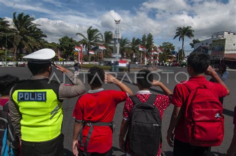 Penghormatan Bendera Merah Putih Di Tugu Kaloka Salatiga Antara Foto