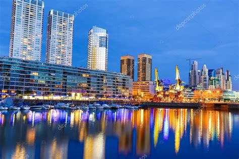 Puerto Madero In Buenos Aires At Night — Stock Photo © Spectral 93447594