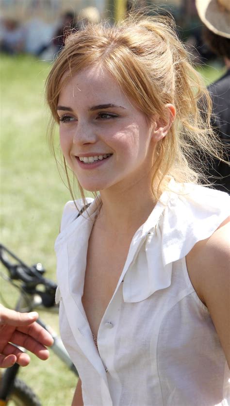 Emma at Glastonbury Music Festival ., 26.06.2010 - Emma Watson Photo (21037708) - Fanpop