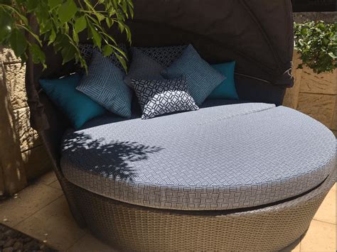 round outdoor daybed | Sew Covered