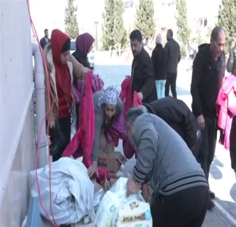 Indian Army Providing Medical Aid Relief Material To People In Para