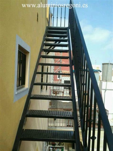 Escalera De Hierro Dise O De Interiores Y Exteriores