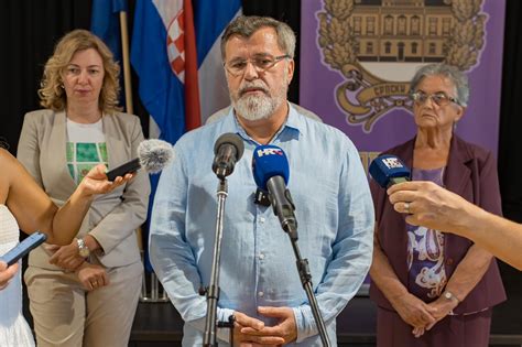 Vukovar Susret S Udru Enjem Porodica Nestalih Srpskih Civila Protiv