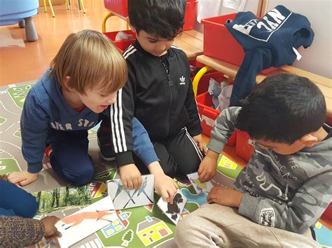 Jouer L Histoire Le P Tit Bonhomme Des Bois Ms Ecole Maternelle