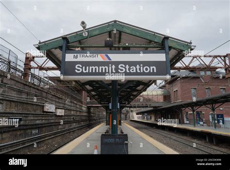 Summit nj train station hi-res stock photography and images - Alamy