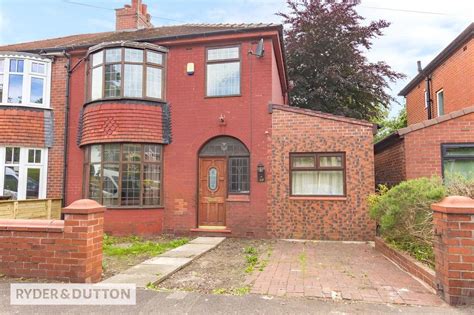 Stamford Road Lees Oldham Greater 3 Bed Semi Detached House £