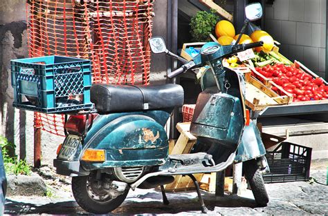 La Vespa Dell Ortolano Napoli Maurizio Siani Flickr