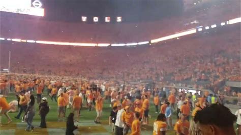 Tennessee Volunteers Fans Rush The Field After Beating Alabama 2022