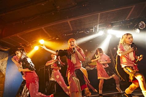 新宿loft×ニューロティカ Presents 10ヶ月連続企画『big Wednesday』、第2回目は全身全霊アイドル Piggsと