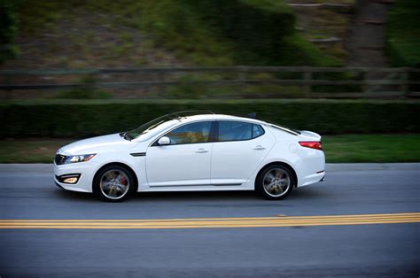 Updated 2013 Kia Optima Hybrid Hits 40 Mpg