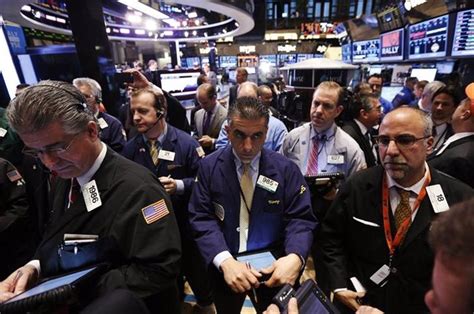 El Dow Jones Supera Los 18 000 Puntos Por Primera Vez En La Historia