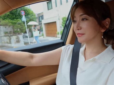 加藤綾菜、高級車を運転する姿に反響！ 「カトちゃんのためしか思えない」「大都会を運転、凄い」 All About ニュース