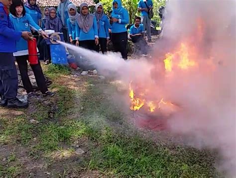 PELATIHAN APAR Alat Pemadam Api Ringan Dan Simulasi Kebakaran