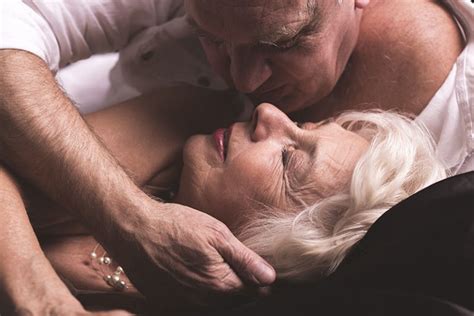Sex im Alter So wird das Liebesleben für Senioren zum Genuss IntimGesund de
