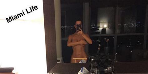 Kim Kardashian Posta Selfie Em Que Aparece Nua Para Mostrar O Bronzeado