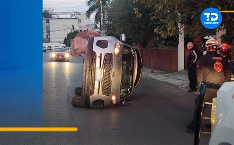 Conductor Choca Contra Auto Estacionado Y Se Da A La Fuga En Monterrey