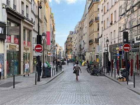 Pourquoi la rue Saint Denis a toujours été liée à la prostitution