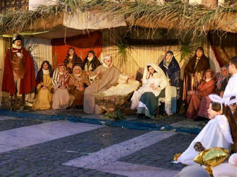 Presepe Vivente Il Ges Bambino Di Equi Terme Benedetto Da Papa