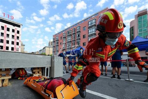 湖南岳阳：第七届夏季消防装备技能实战化比武竞赛举行 人民图片网