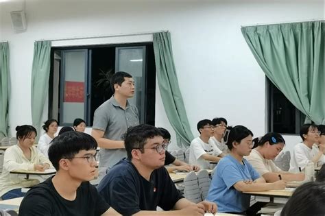 环境与生命科学学院环工专业学生党支部顺利召开基层党建工作述职评议会暨民主生活评议会 南宁师范大学